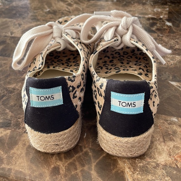 TOMS - Picture 3 of 6